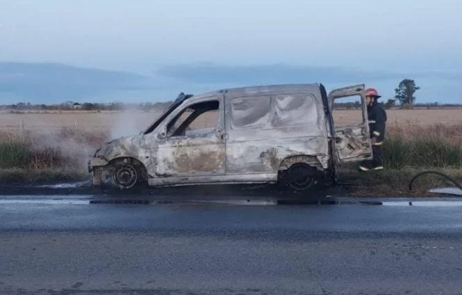 Se incendió utilitario en Ruta Provincial 51